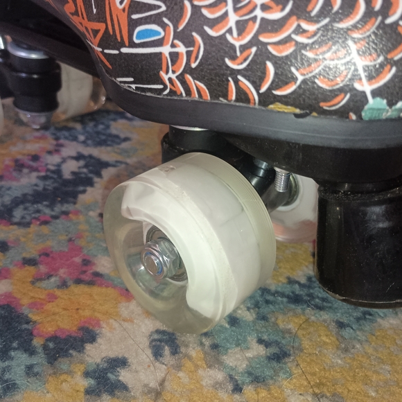 Colorful Graffiti Roller Skates US Womens 10.5 - Picture 5 of 8